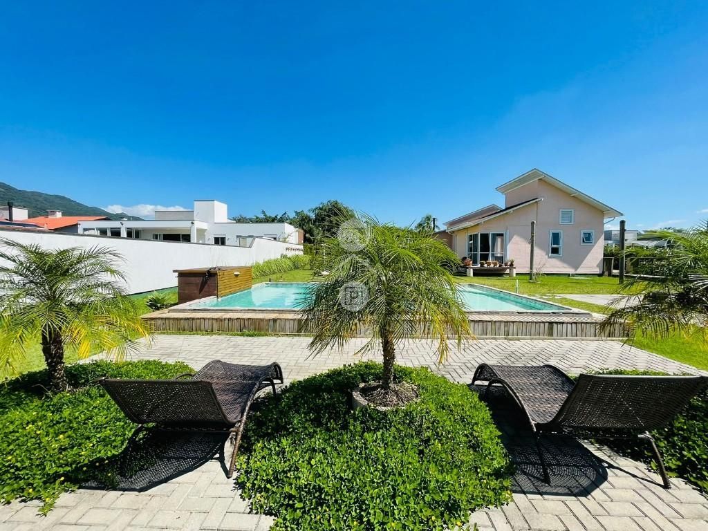 Casa em Sul do Rio, Santo Amaro da Imperatriz. 3 quartos, 320m². Imagem 1 de 15